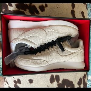 Stranger Things Nike Tailwind Upside Downs